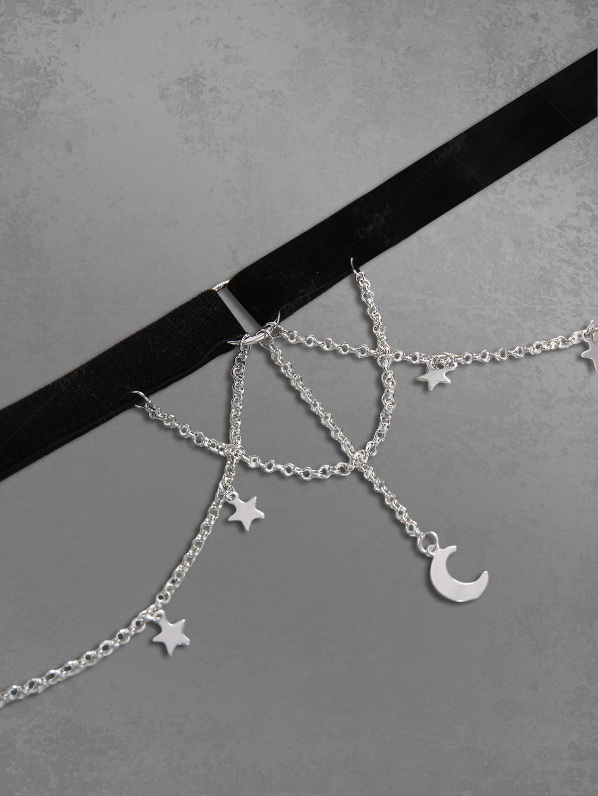 Chains O-ring Moon Shaped Pendant Choker Necklace