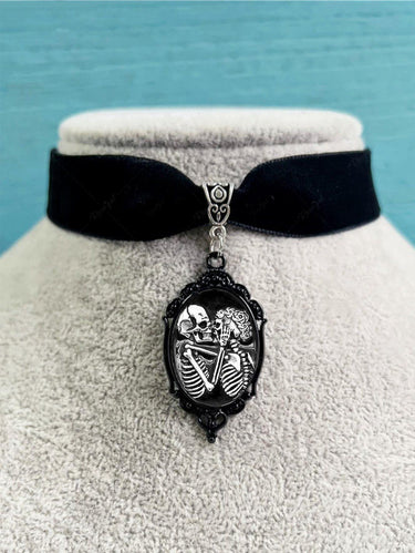 Gothic Valentine's Day Skeleton Skull Lover's Pendant Necklace